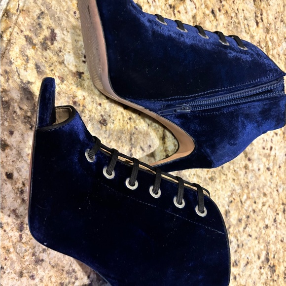 Enzo Angiolini velvet bootie. Worn once - Picture 2 of 4